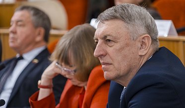 Евгений Солнцев впервые отчитался перед депутатами Заксобрания